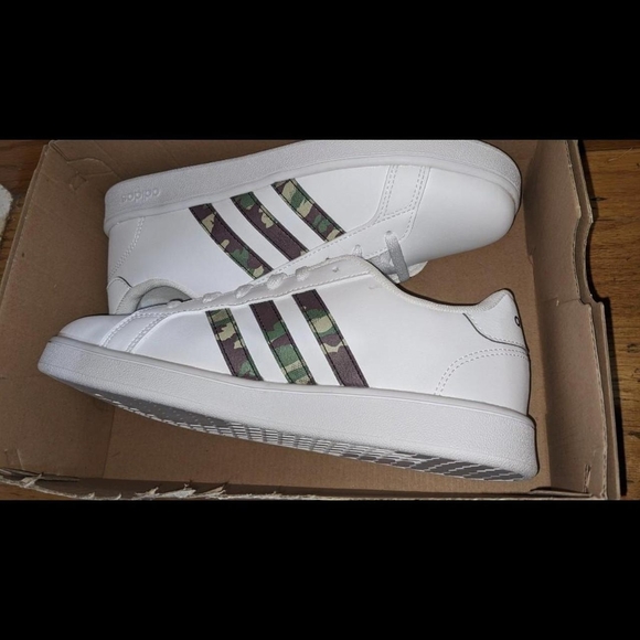 adidas Grand court k kids 5.5y sneaker - Picture 4 of 4